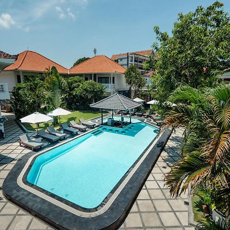 Casa Wina Kuta Hotel กูตา ภายนอก รูปภาพ