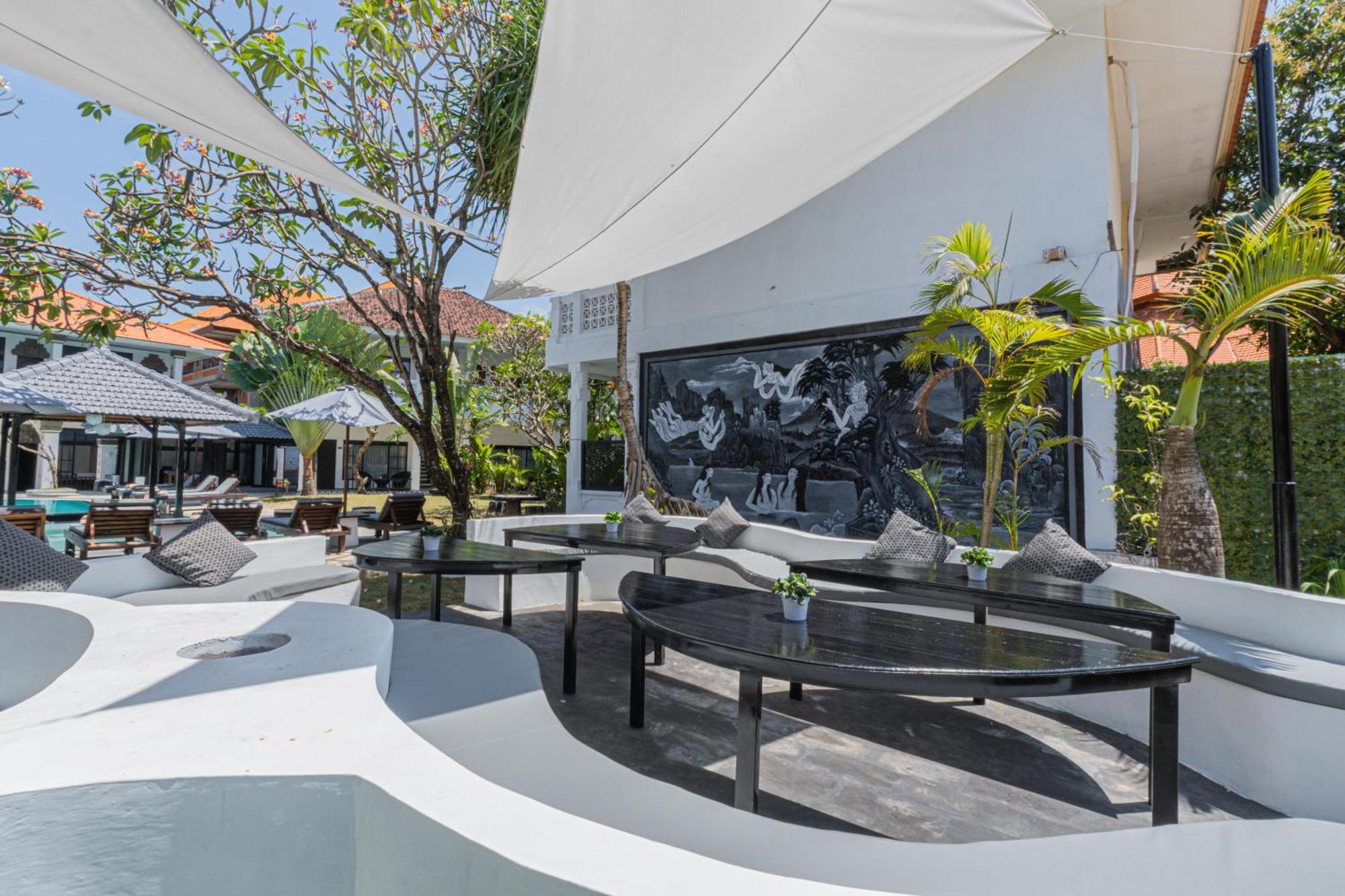 Casa Wina Kuta Hotel กูตา ภายนอก รูปภาพ