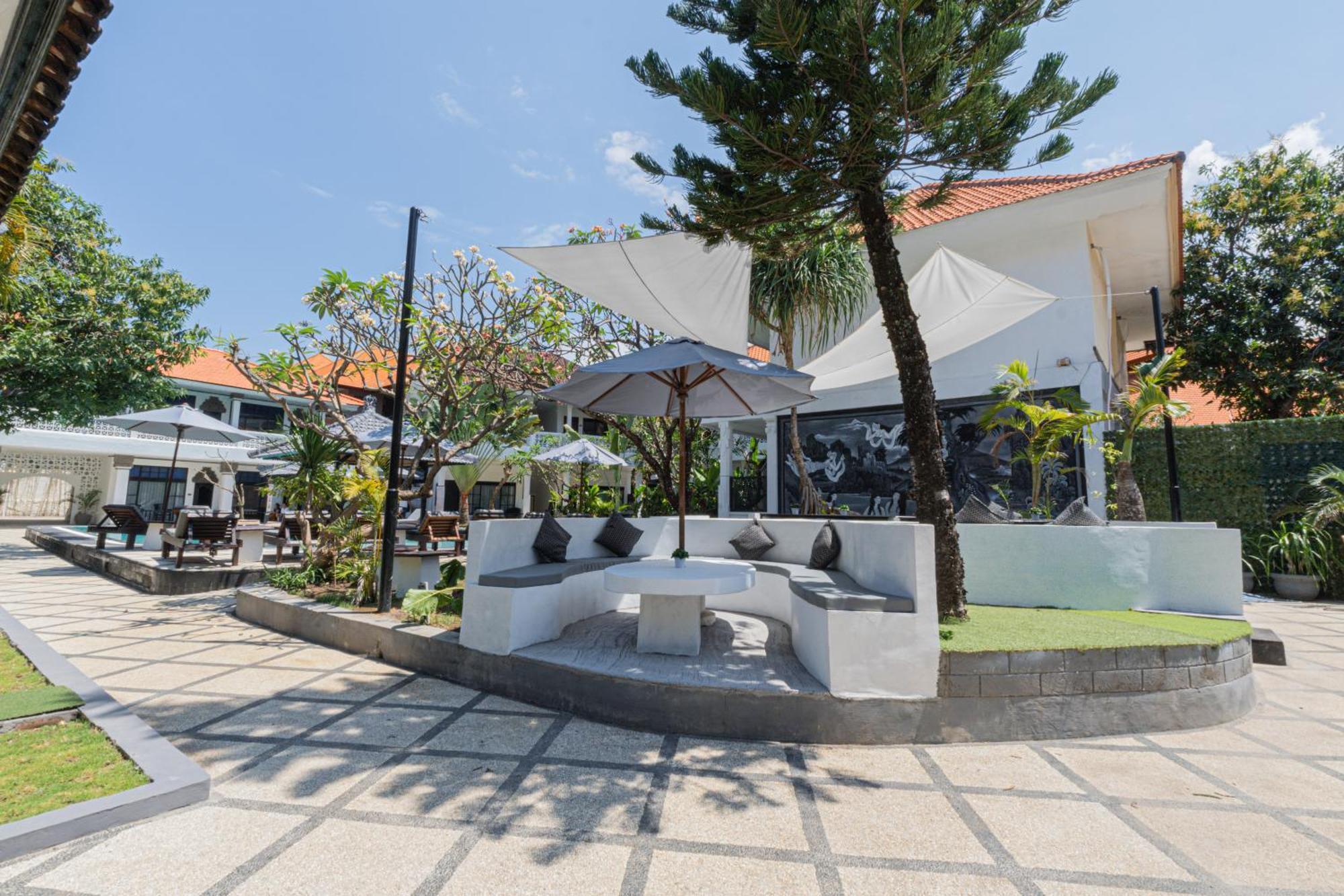 Casa Wina Kuta Hotel กูตา ภายนอก รูปภาพ