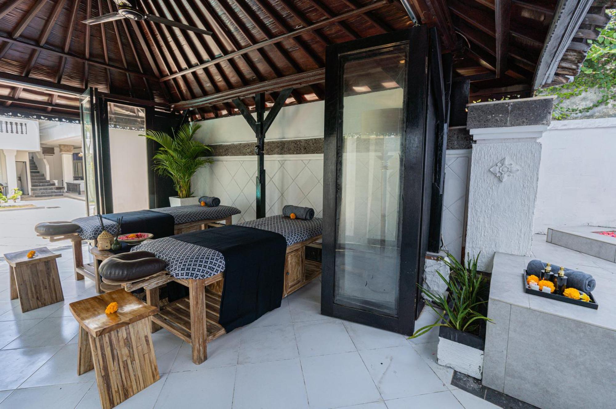 Casa Wina Kuta Hotel กูตา ภายนอก รูปภาพ