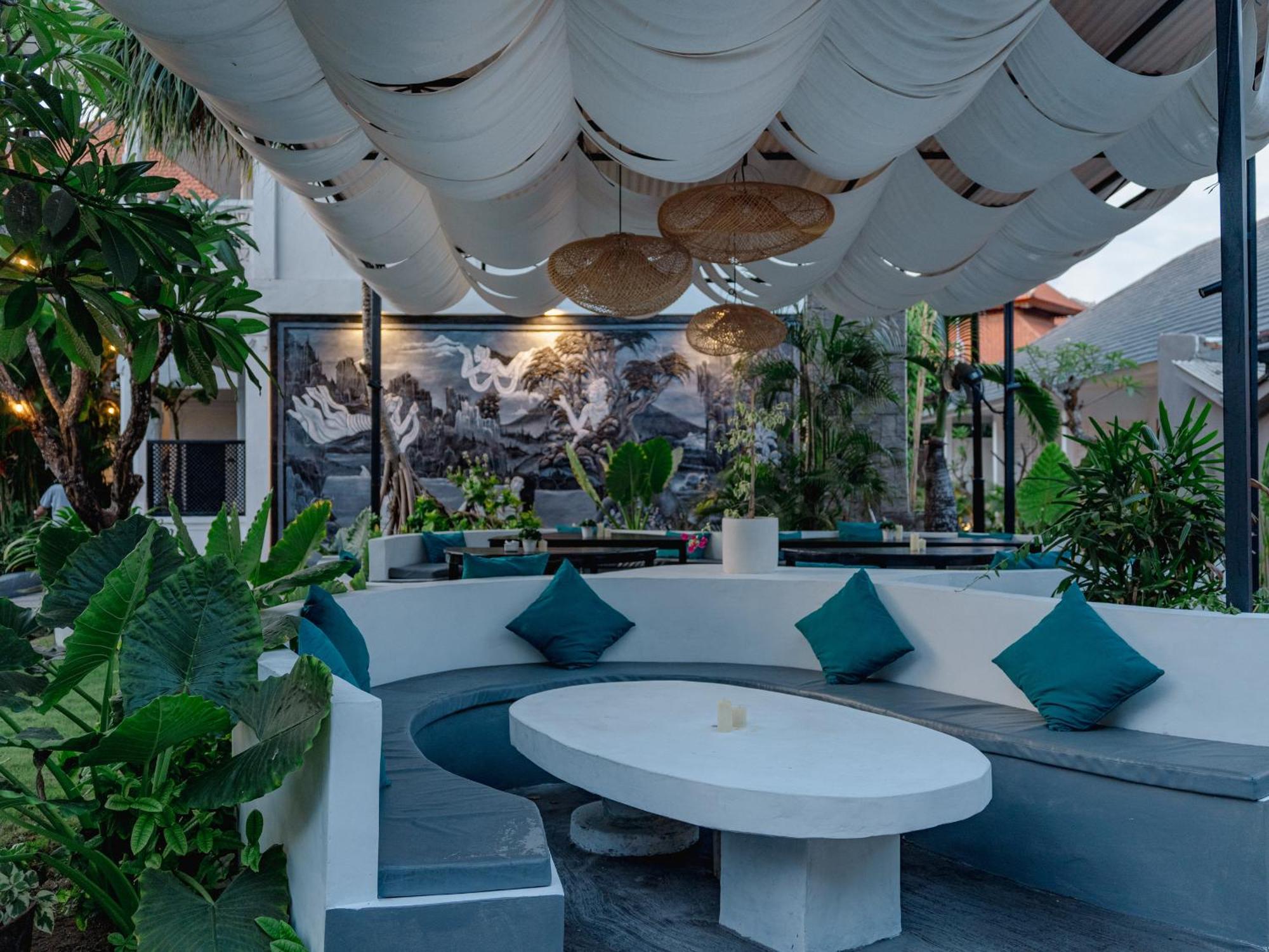 Casa Wina Kuta Hotel กูตา ภายนอก รูปภาพ